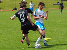 Fabian Kasparek im Zweikampf für unsere U19 gegen Halberstadt