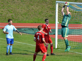 Robert Schlegel stand gegen Emseloh häufiger im Brennpunkt (Foto: B.Mandel)