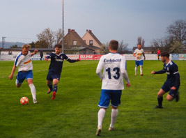 Waldi Ermolaev bedrängt Lütchendorfs Fiebiger