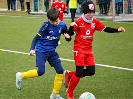 Unsere E1-Junioren (blau) gewinnen 12:1 gegen den BSV Ammendorf