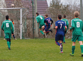 Philipp Büchner nimmt den nächsten Anlauf auf das Tor der TSG