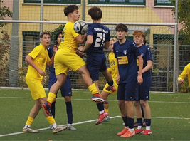Unsere U19 (blau) lässt gegen Haldensleben den Sieg liegen